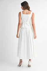 Ensemble jupe plissée et top sans manches blanc