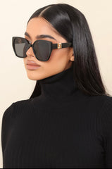 Lunette de soleil noir détails couleur or