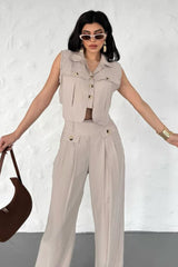 Ensemble pantalon style cargo et top boutonné