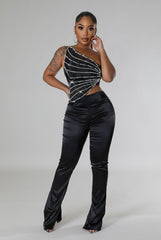 Ensemble deux pièces pantalon et top une manche asymétrique perles et strass