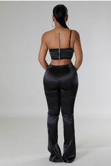 Ensemble deux pièces pantalon et top une manche asymétrique perles et strass