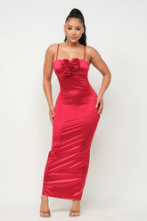 ROBE LONGUE ROUGE À BRACELET DÉTAIL FLEUR