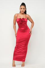 ROBE LONGUE ROUGE À BRACELET DÉTAIL FLEUR