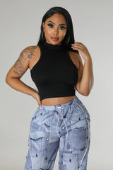 Top doux noir sans manche col montant