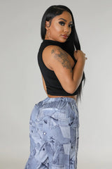 Top doux noir sans manche col montant