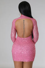 Robe soirée courte rose pailletée dos ouvert à manche longue