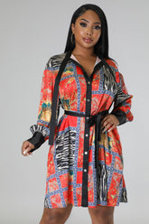 Robe courte satinée à manche longue multicolore auto-cravate