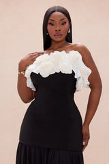 Robe longue Noir\Blanc épaule dénudée avec dètail bouquet
