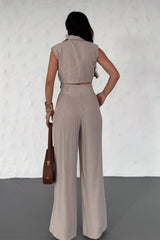 Ensemble pantalon style cargo et top boutonné
