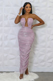 Robe longue texturèe en sequins rose claire décolleté au cœur