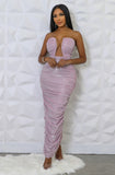 Robe longue texturèe en sequins rose claire décolleté au cœur