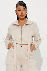 Ensemble satiné pantalon effet cargo et top à manche longue