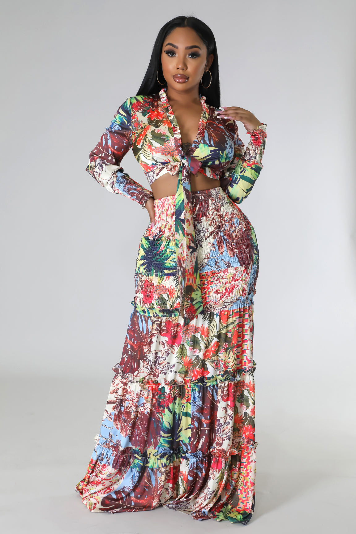 Ensemble jupe longue et top multicolore à manche longue satiné