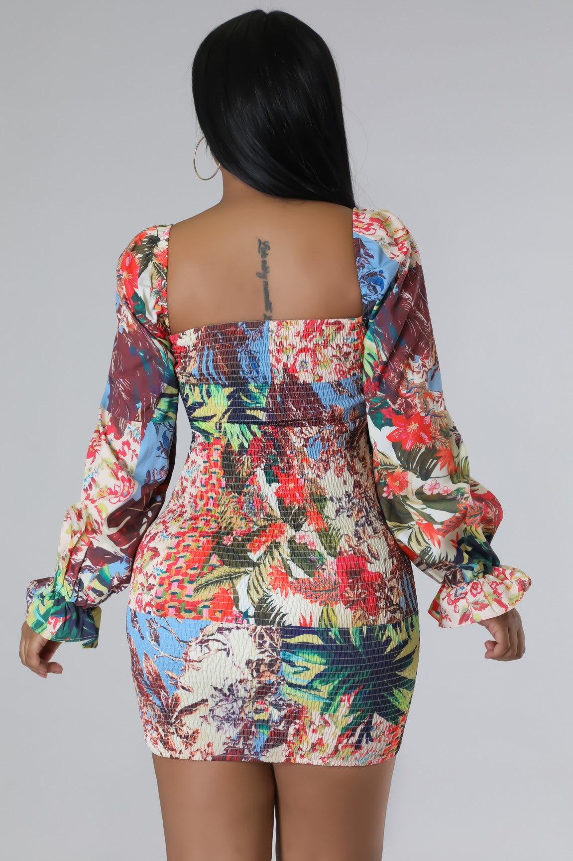 Queen Robe à manche longue Ruché semi-stretch à encolure carrée