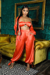 Ensemble 3 pièces en satin vert avec haut tunique bas en revers