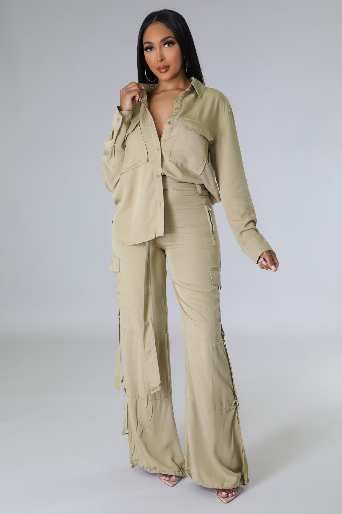 Ensemble deux pièces ADJA chemise vert  et pantalon lin style cargo