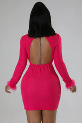 Robe courte pailletée rose à manche fourrure